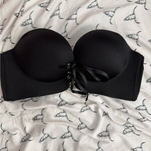 Elegant Black Strapless Bra